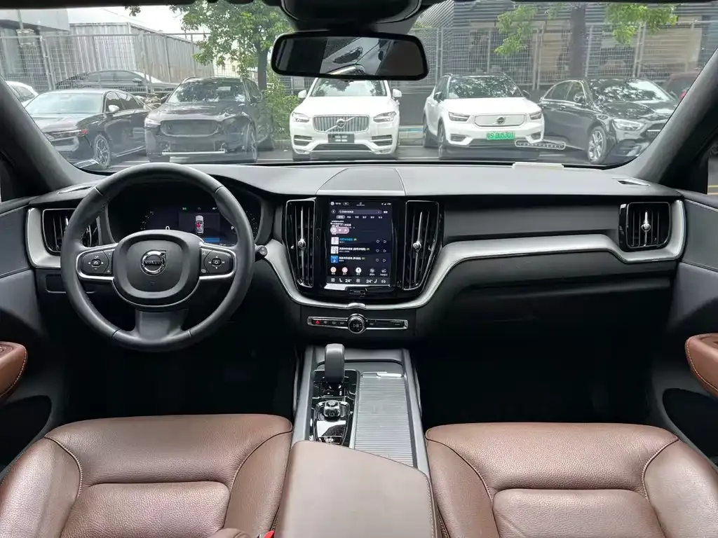 Volvo XC60 — фото 2