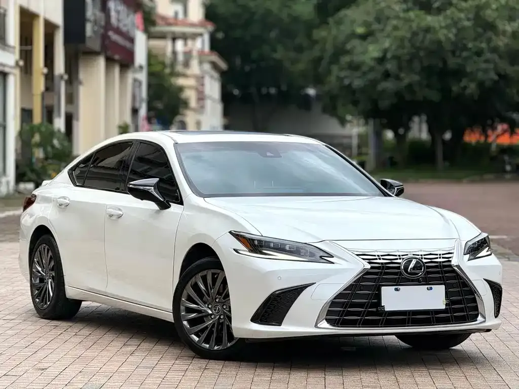 Lexus ES — фото 1