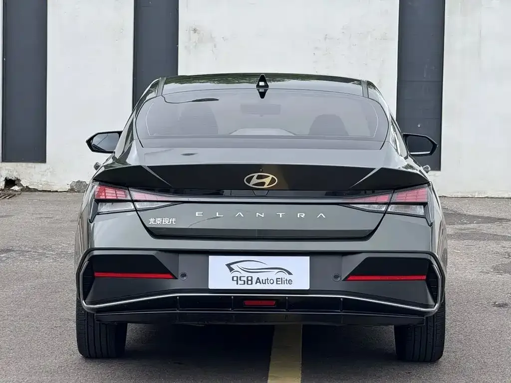 Hyundai Elantra — фото 4