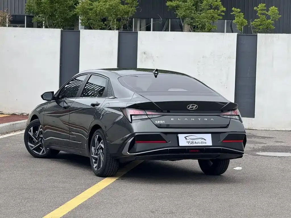 Hyundai Elantra — фото 8