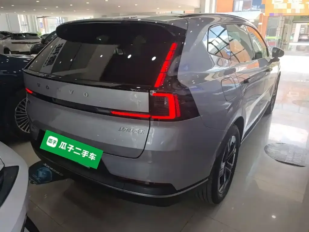 Volvo XC70 Plug-in Hybrid — фото 3