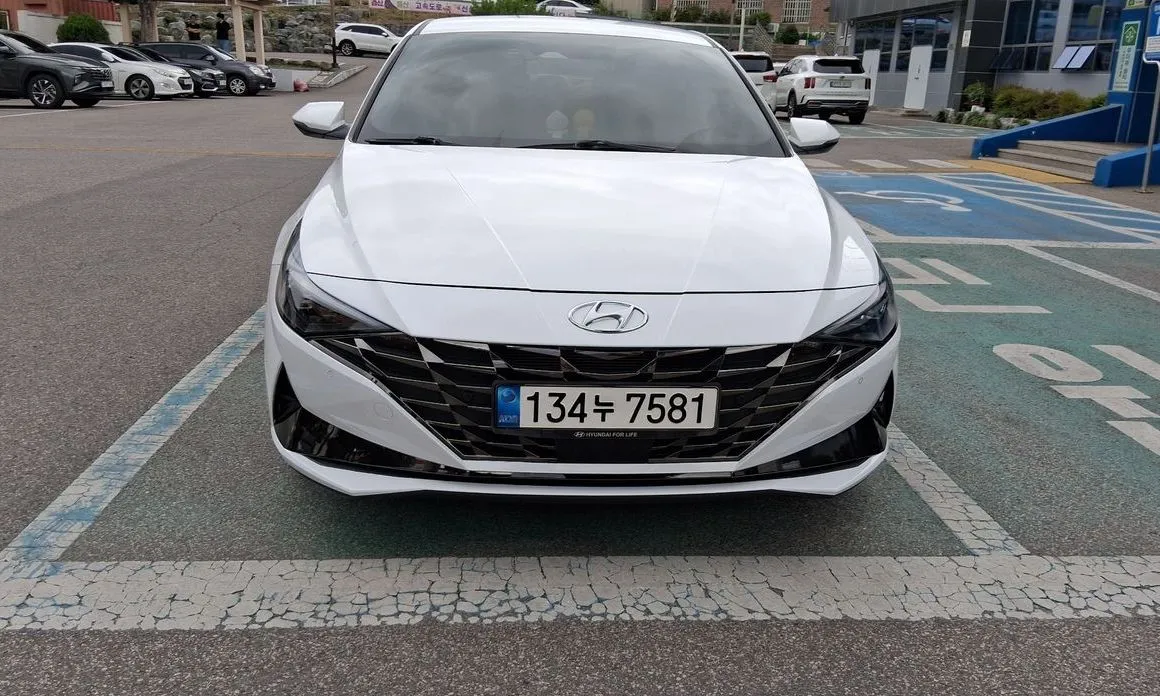 Hyundai AVANTE — фото 1