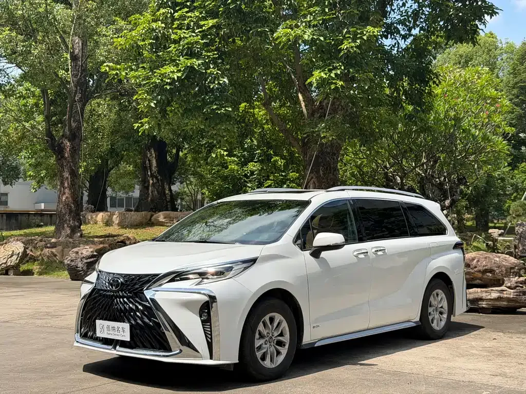 Toyota Granvia — фото 1