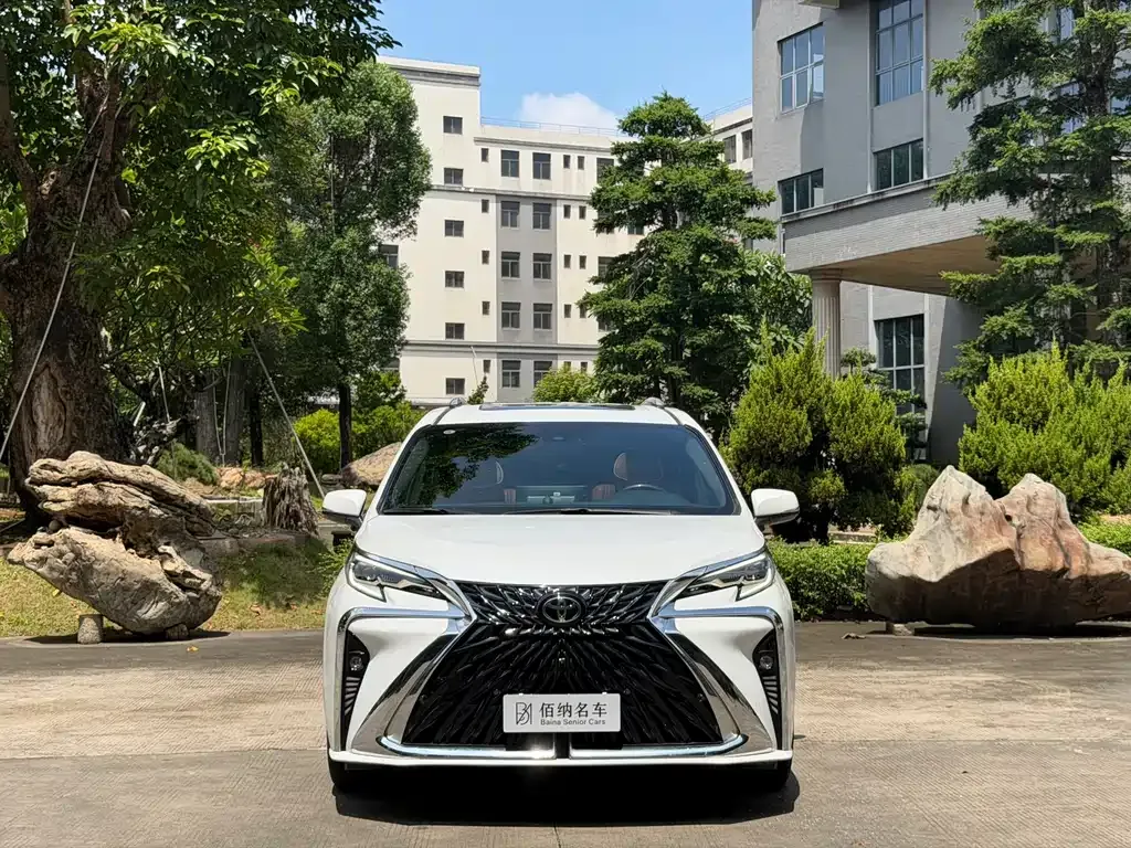 Toyota Granvia — фото 9