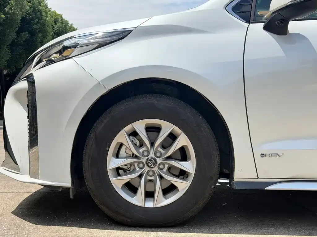Toyota Granvia — фото 3