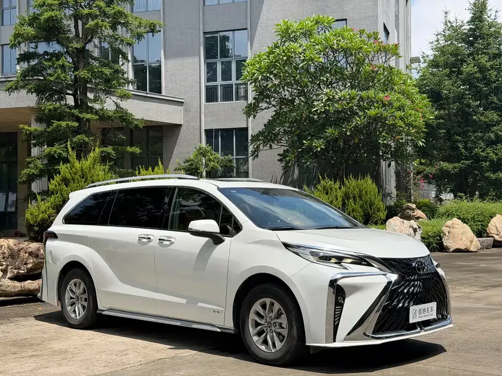 Toyota Granvia — фото 10