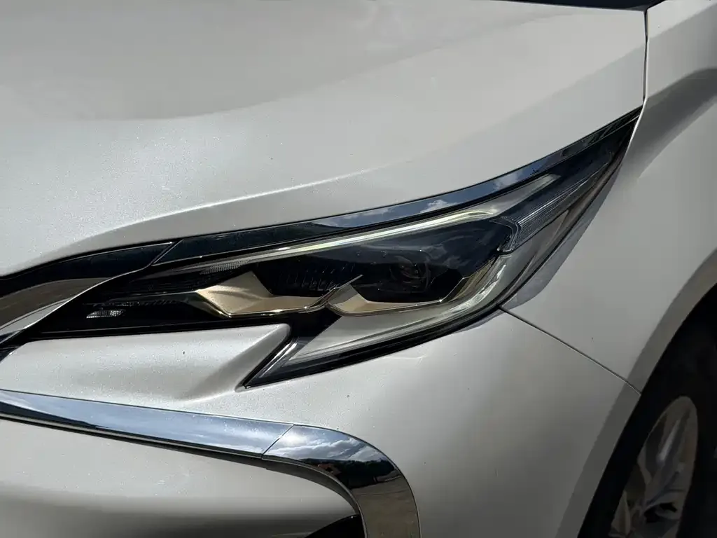 Toyota Granvia — фото 7