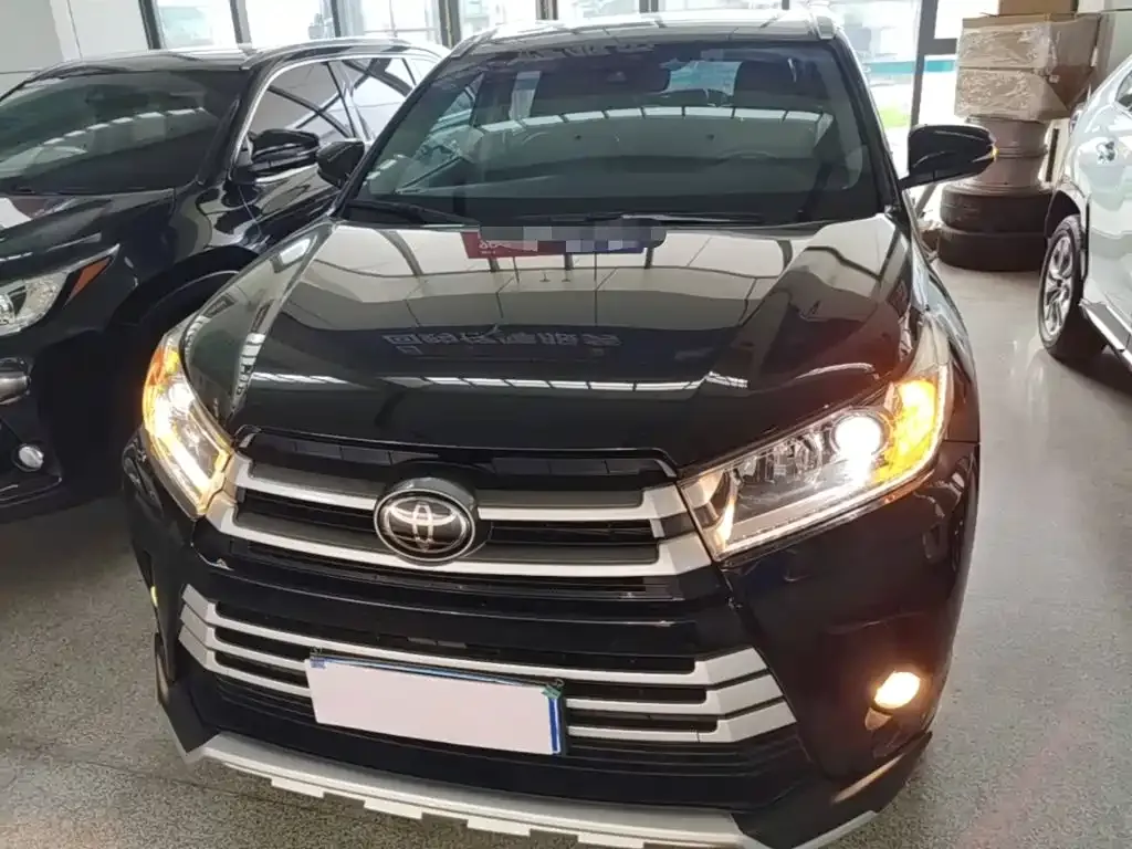 Toyota Highlander — фото 10