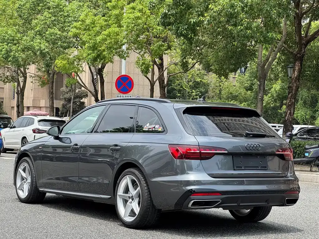 Audi A4 (Import) — фото 8