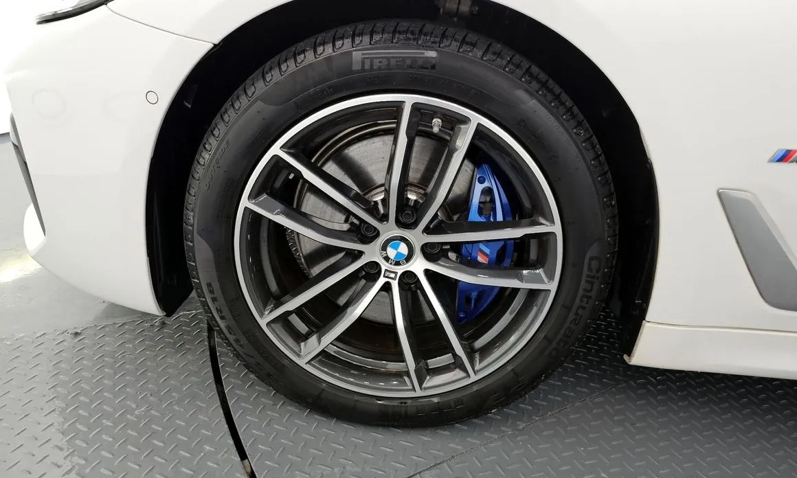 BMW 5-Series — фото 10
