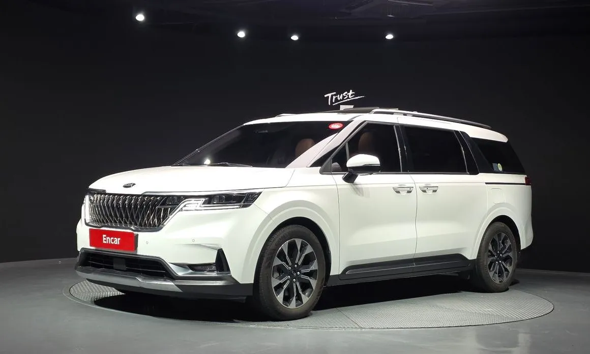 Kia Carnival — фото 1