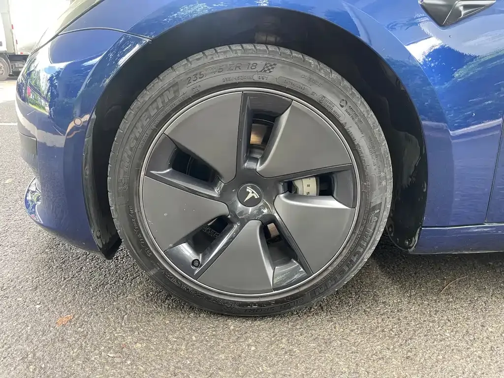 Tesla Model 3 — фото 2