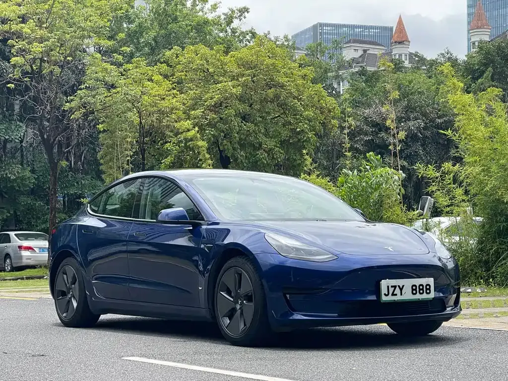 Tesla Model 3 — фото 9