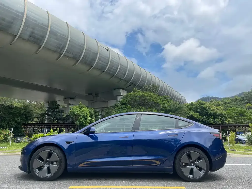 Tesla Model 3 — фото 7