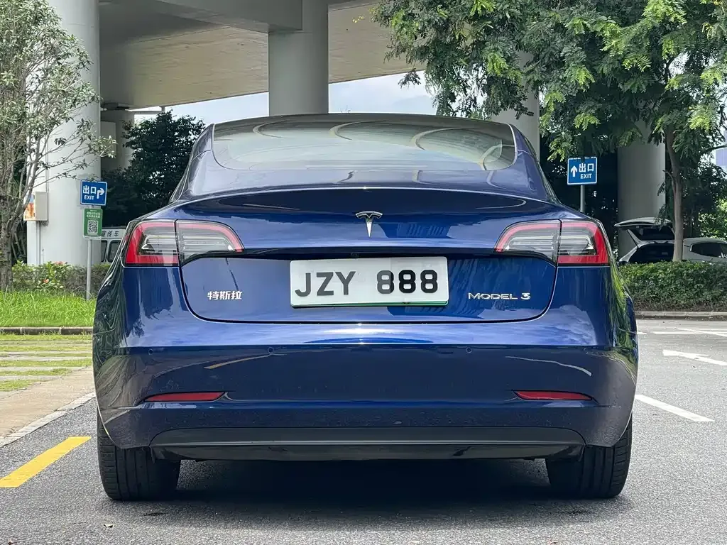 Tesla Model 3 — фото 8