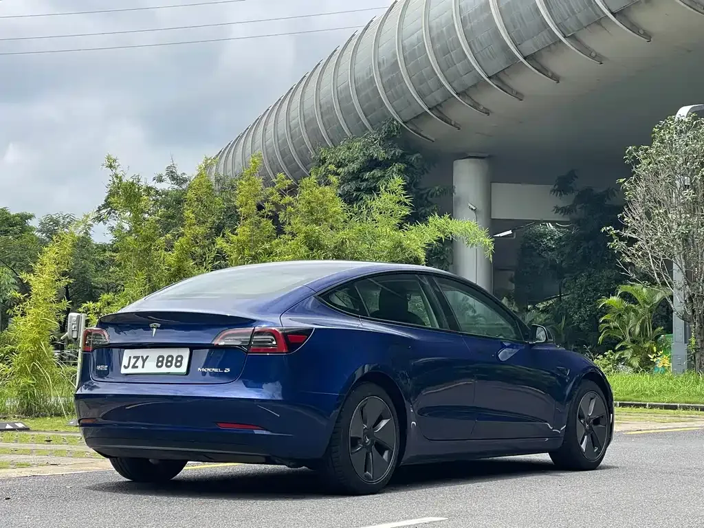 Tesla Model 3 — фото 10