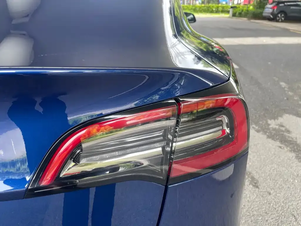 Tesla Model 3 — фото 4