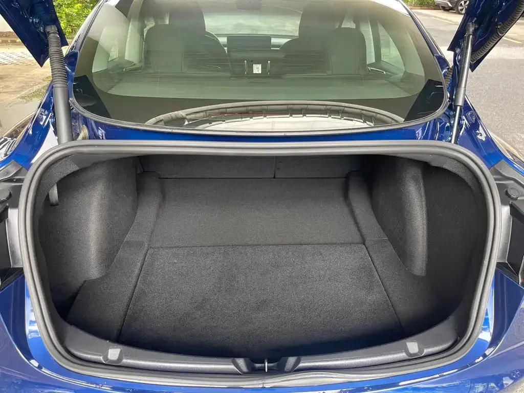 Tesla Model 3 — фото 5
