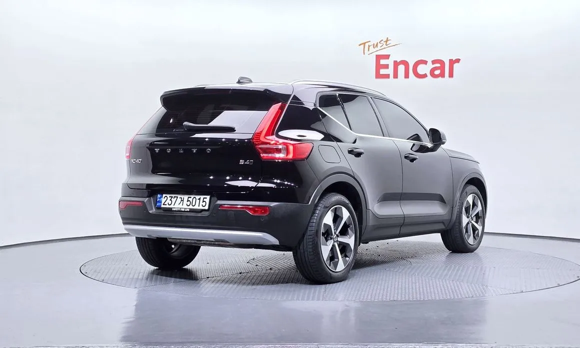 Volvo XC40 — фото 6