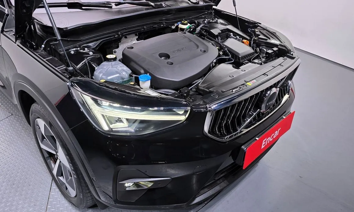 Volvo XC40 — фото 10