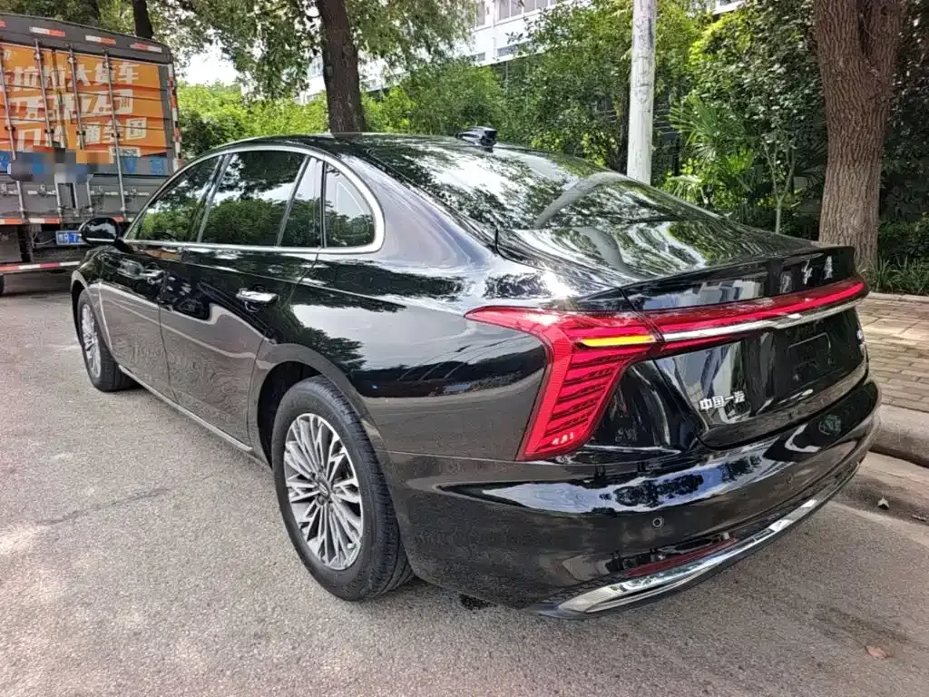 Hongqi H5 — фото 3