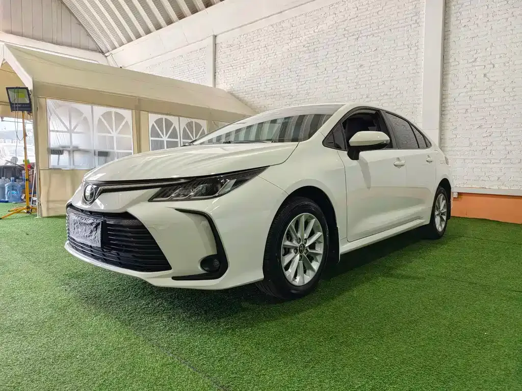 Toyota Corolla — фото 1