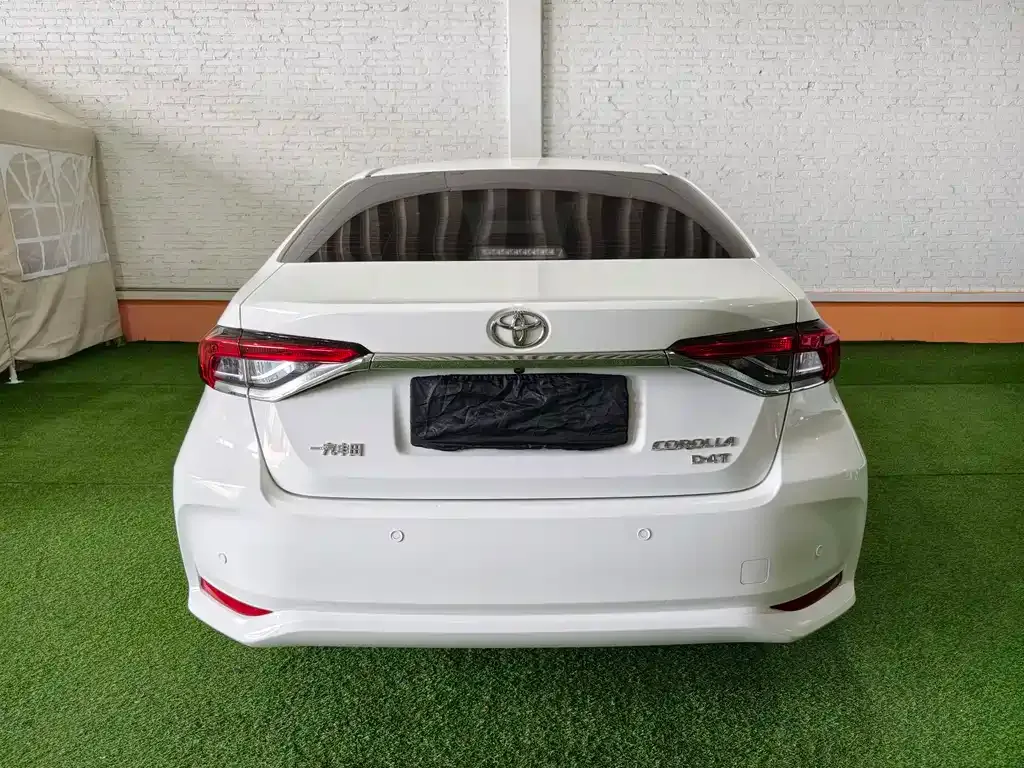 Toyota Corolla — фото 7