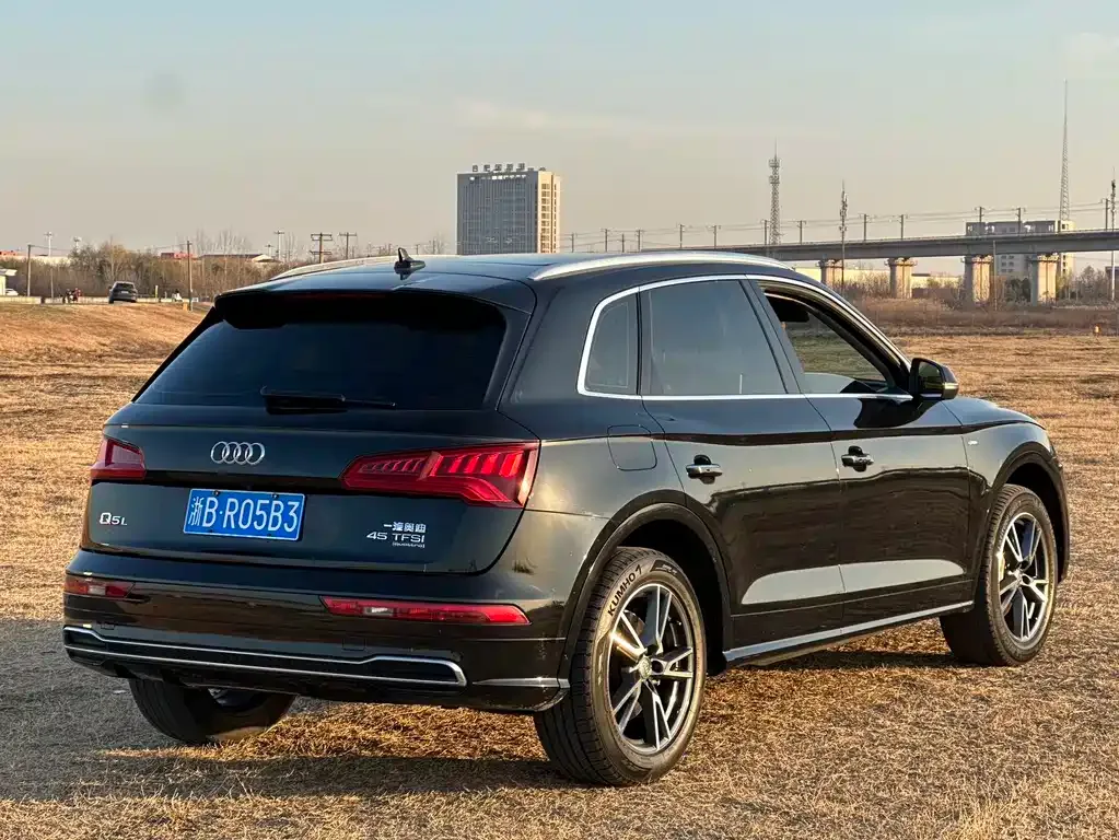 Audi Q5L — фото 4