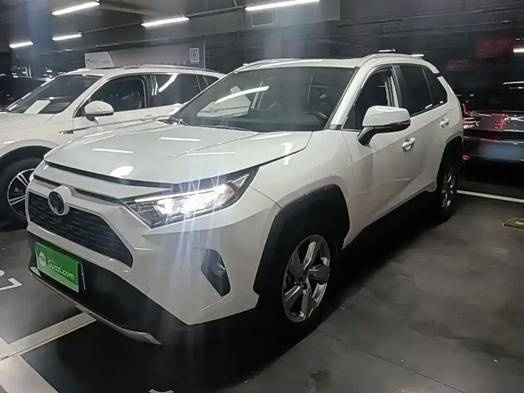 Toyota RAV4 — фото 1