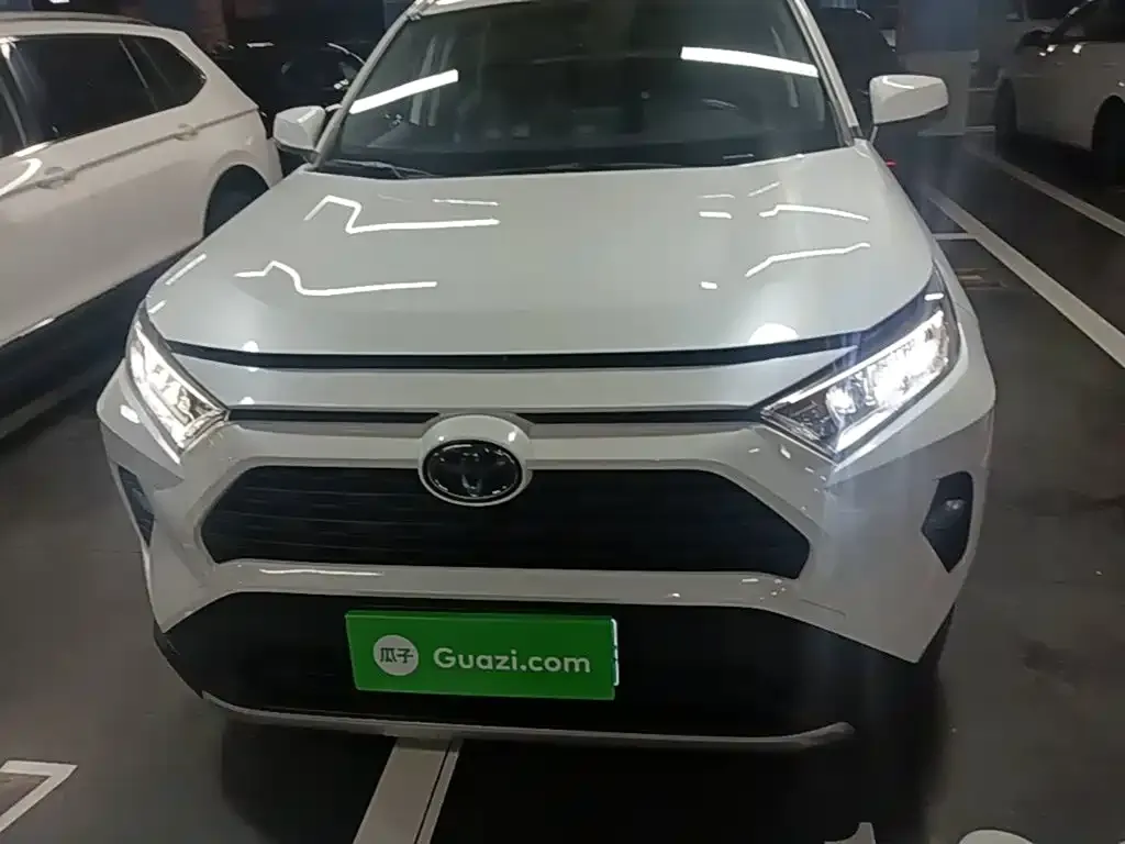 Toyota RAV4 — фото 6