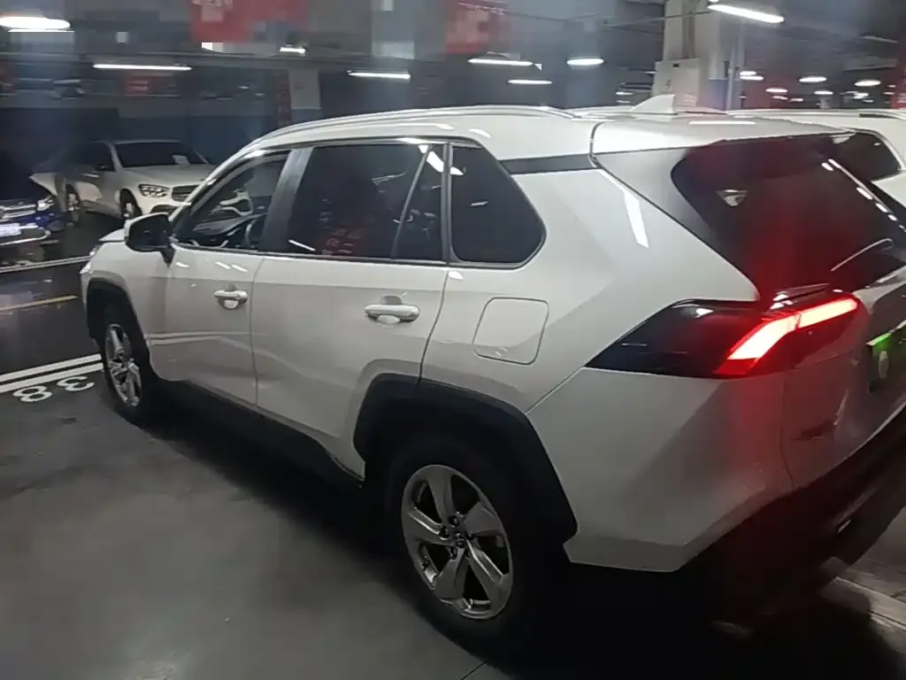 Toyota RAV4 — фото 3