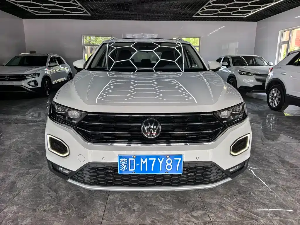 Volkswagen T-Roc — фото 1