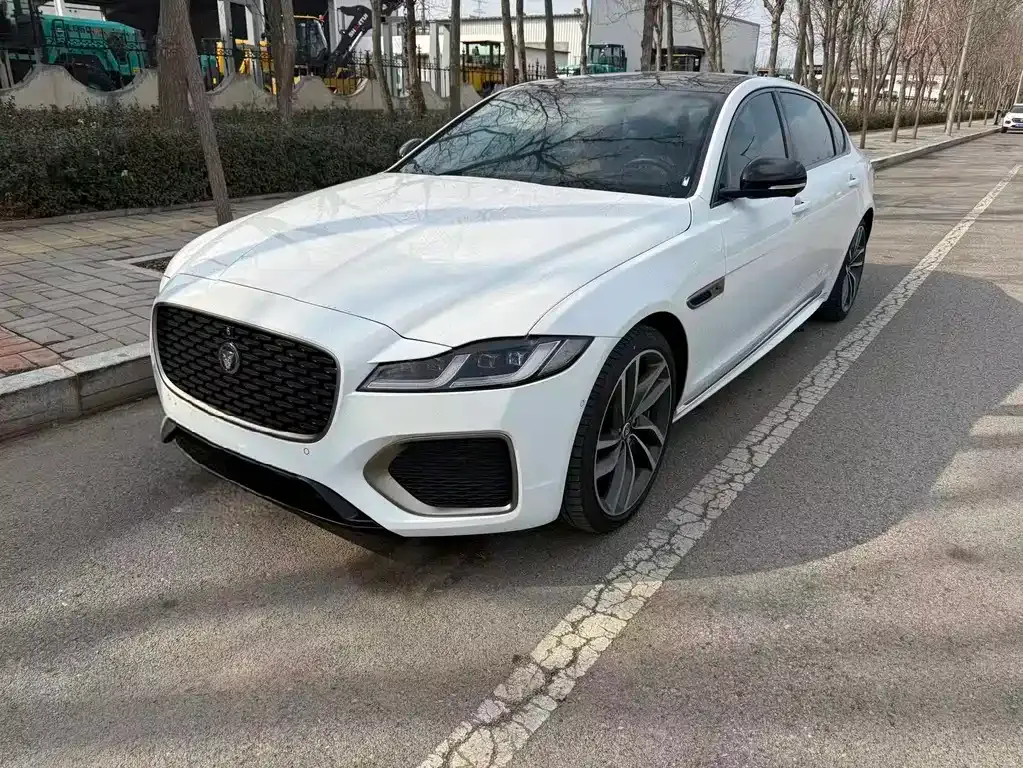 Jaguar XFL — фото 1