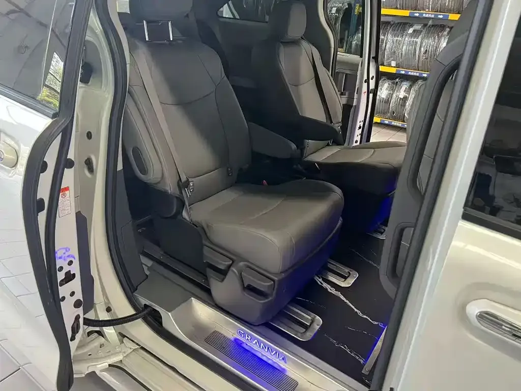 Toyota Granvia — фото 7