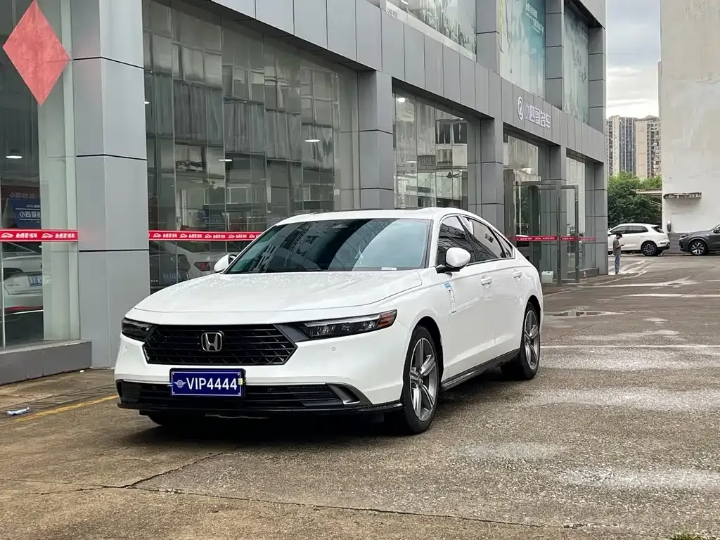 Honda Accord — фото 1