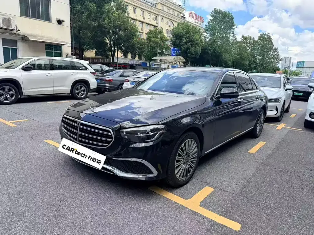Mercedes-Benz E-Class — фото 1
