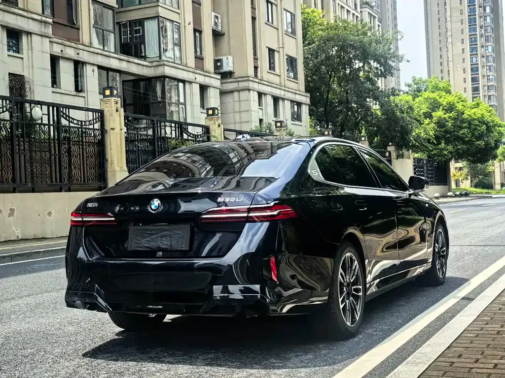 BMW 5 Series — фото 10