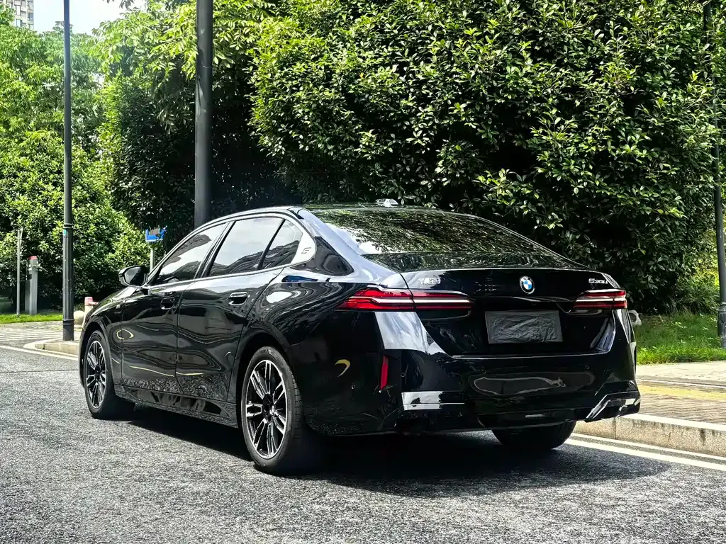 BMW 5 Series — фото 9