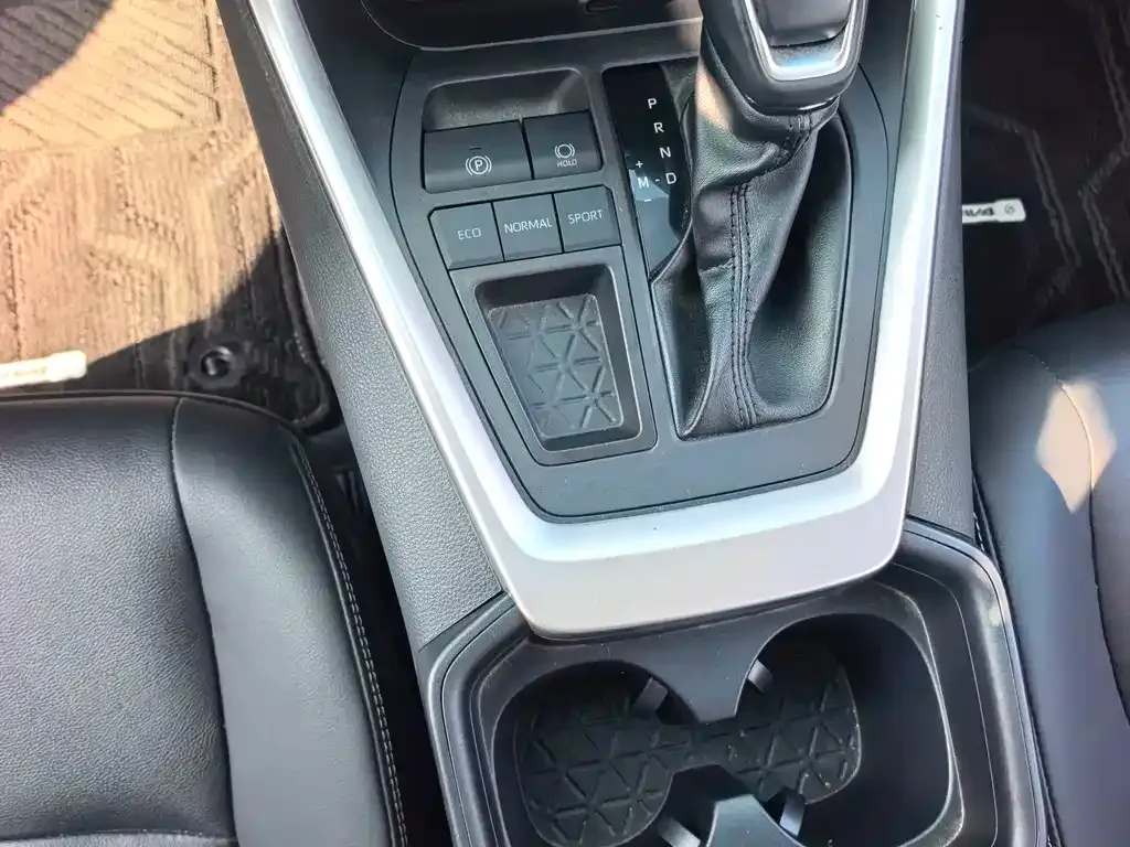 Toyota RAV4 — фото 2