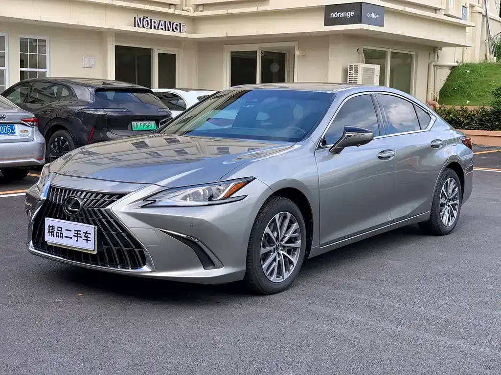 Lexus ES — фото 1
