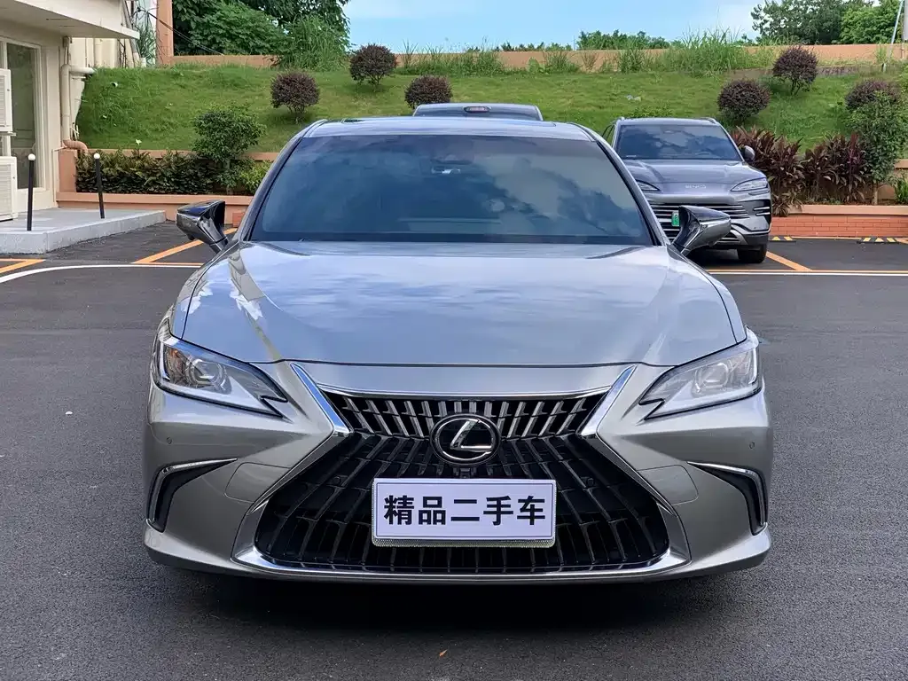 Lexus ES — фото 8
