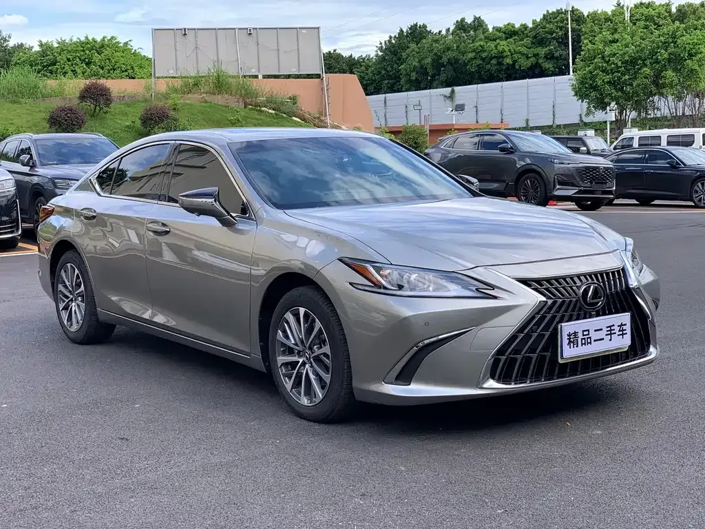 Lexus ES — фото 9