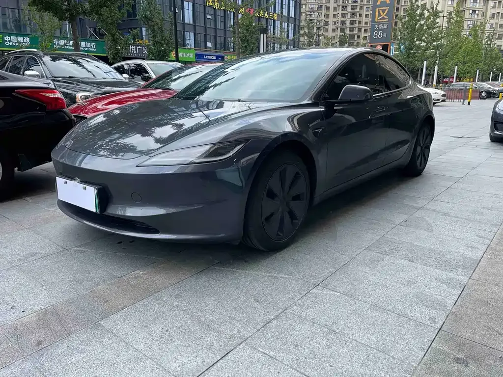 Tesla Model 3 — фото 1