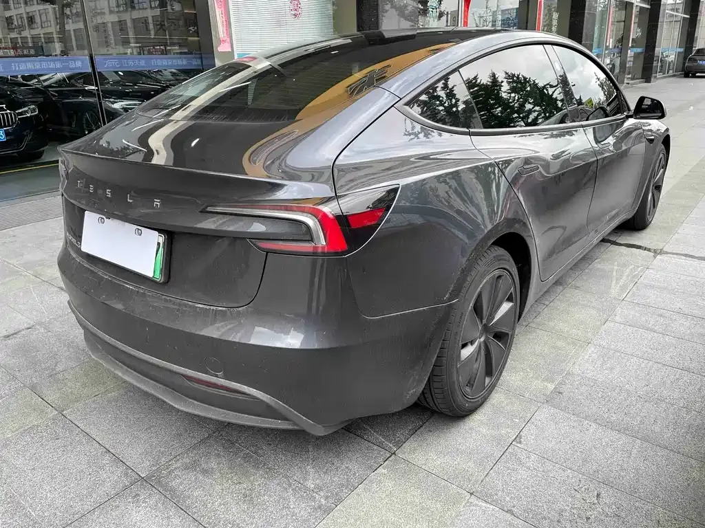 Tesla Model 3 — фото 7
