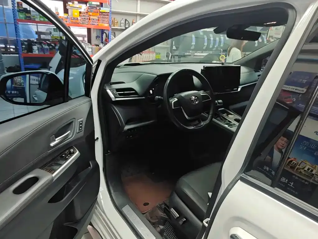 Toyota Granvia — фото 7
