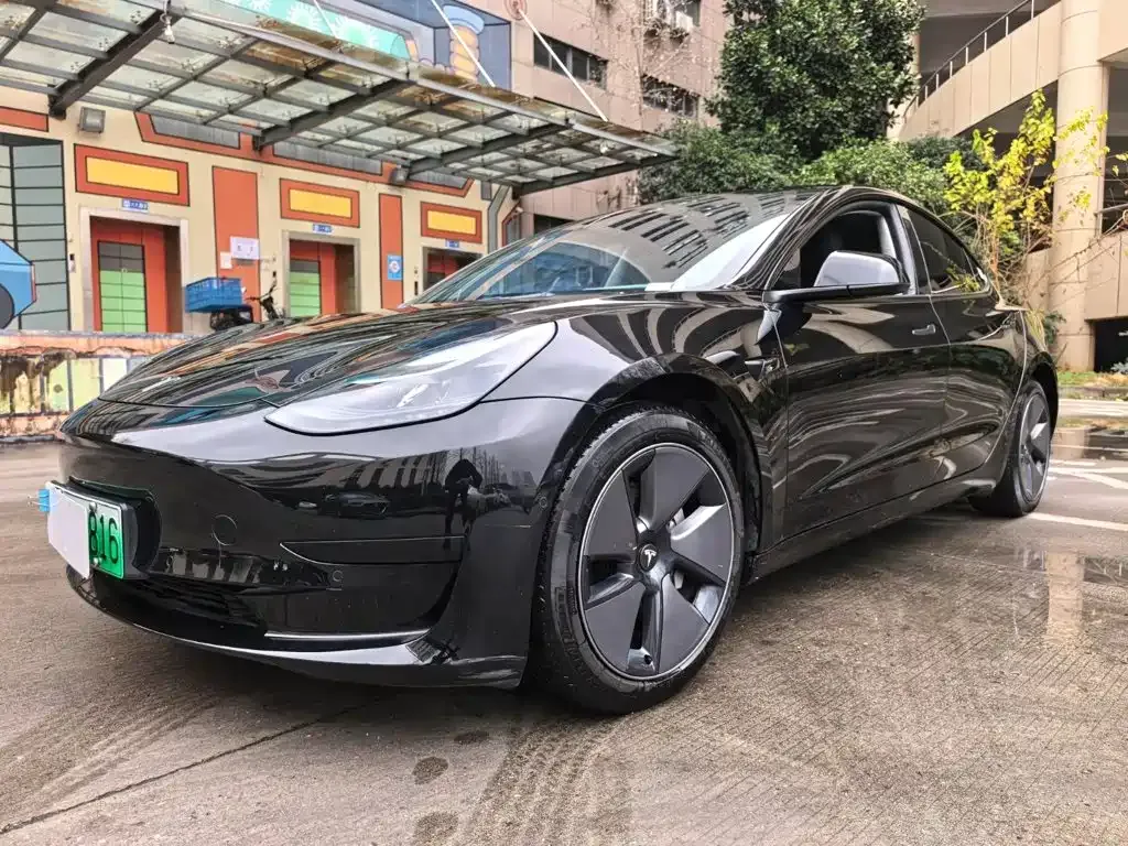 Tesla Model 3 — фото 8