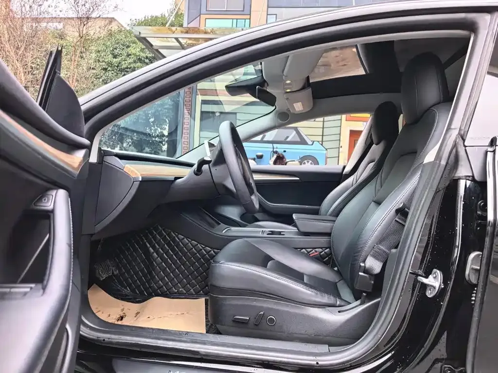 Tesla Model 3 — фото 10
