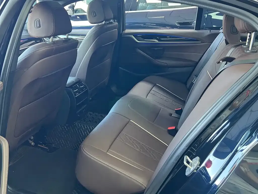 BMW 5 Series — фото 10