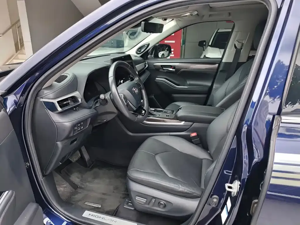 Toyota Highlander — фото 10