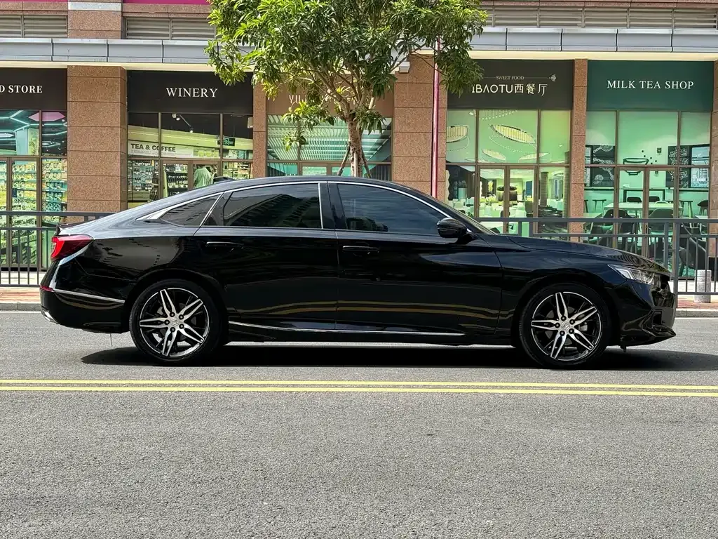 Honda Accord — фото 9